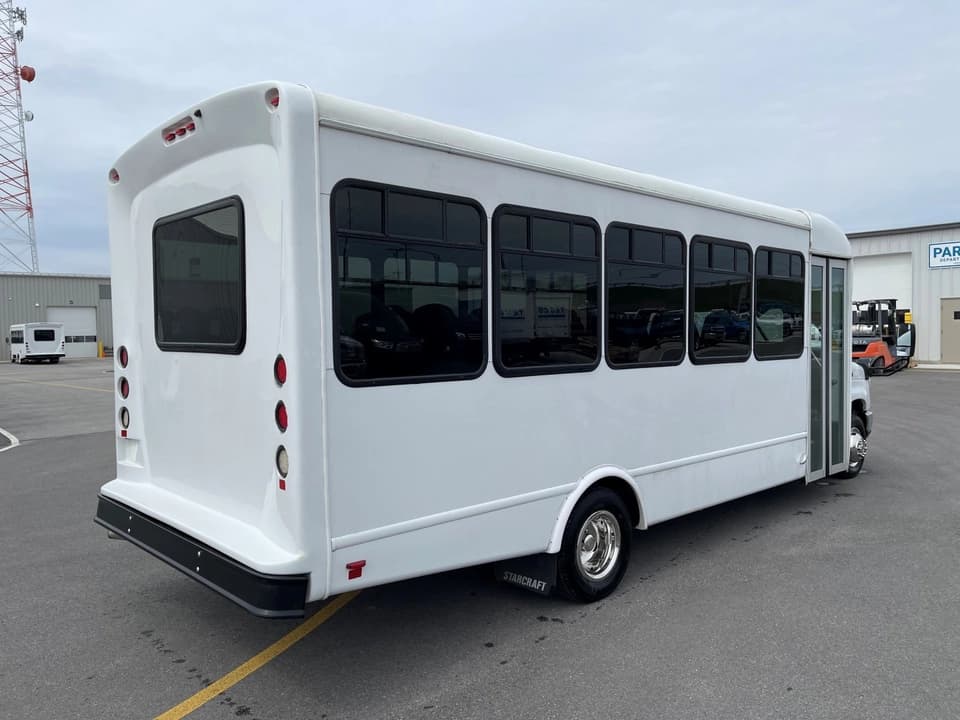 2018 Ford E450 Starcraft - Image 3