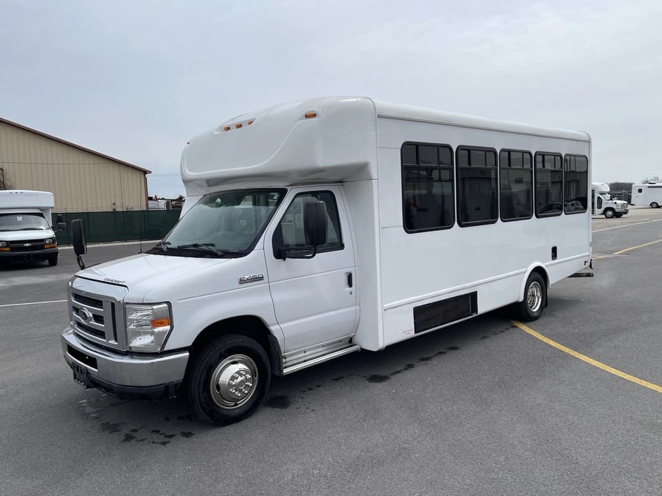 2018 Ford E450 Starcraft - Image 6