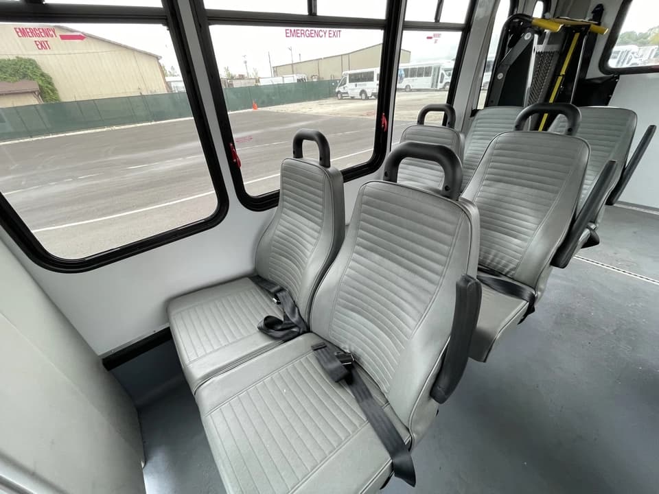 2021 Ford E350 Elkhart Coach - Image 11