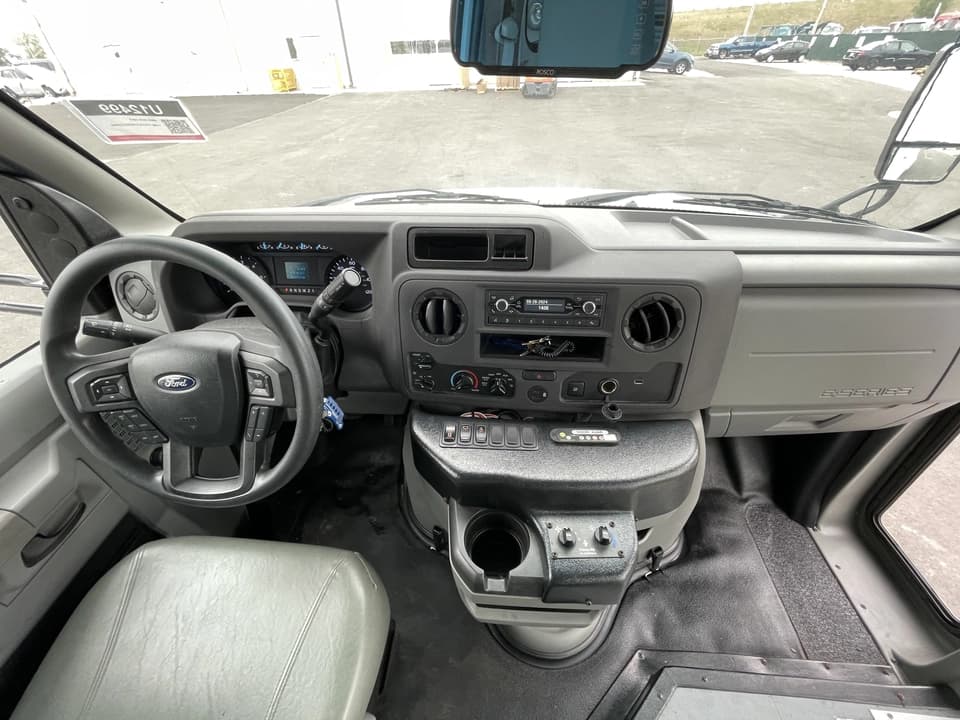2021 Ford E350 Elkhart Coach - Image 13