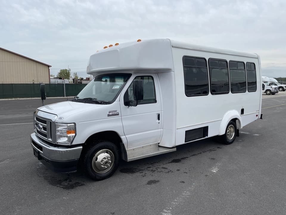 2021 Ford E350 Elkhart Coach - Image 7