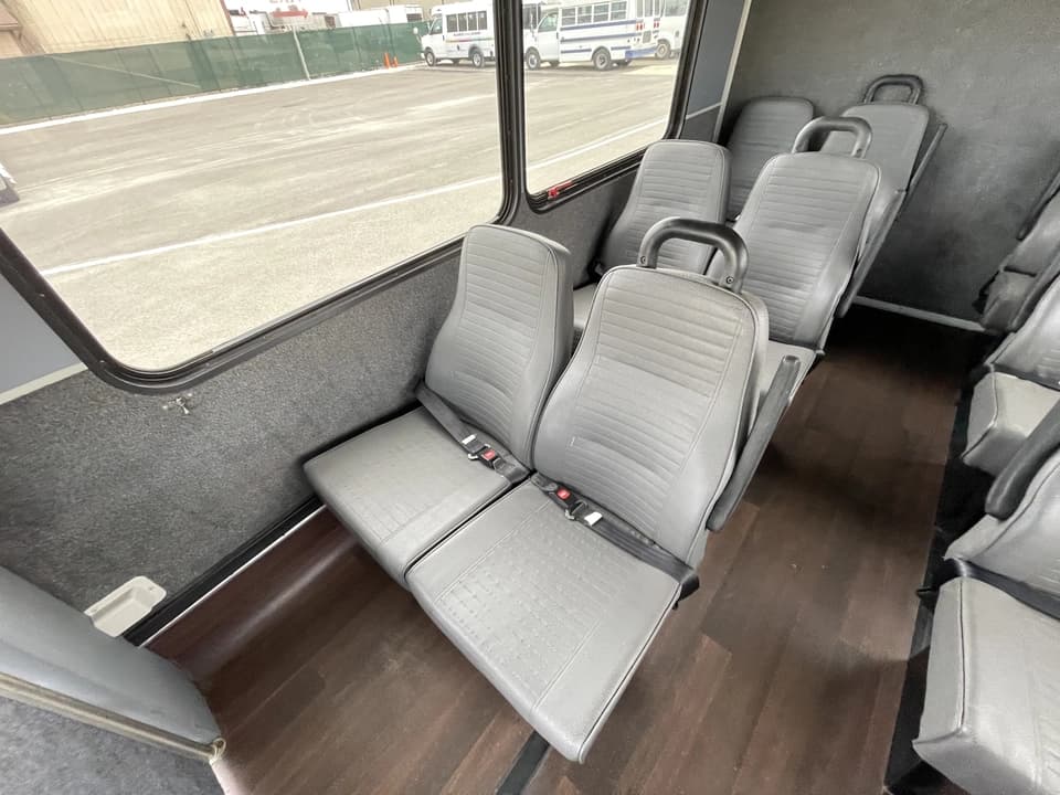 2018 Ford E350 Glaval - Image 11