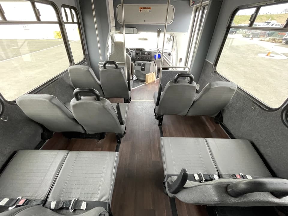 2018 Ford E350 Glaval - Image 12