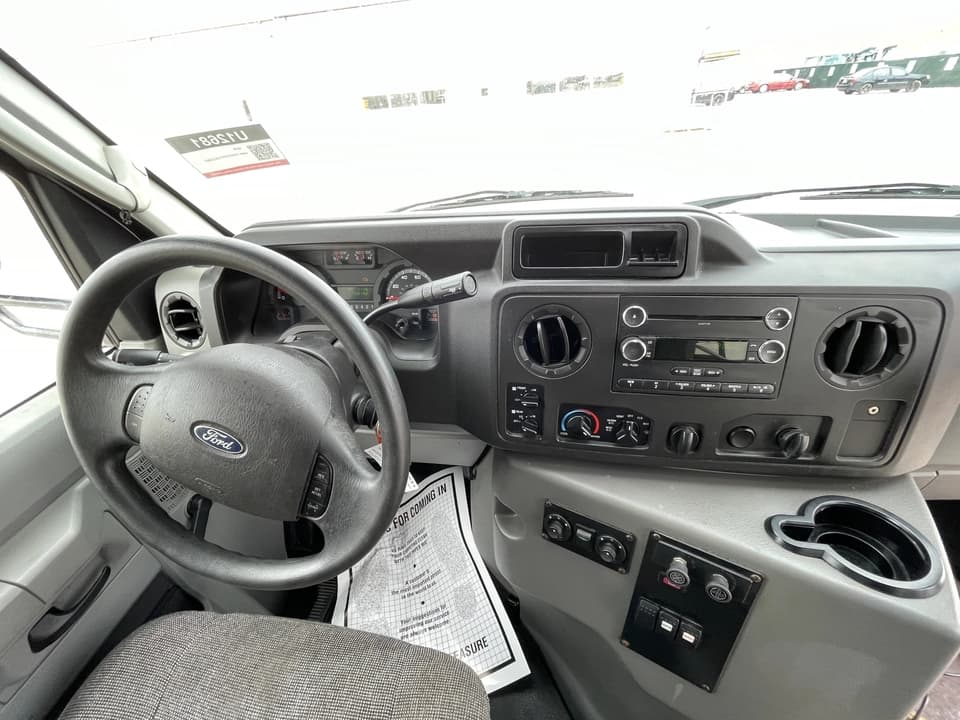2018 Ford E350 Glaval - Image 13