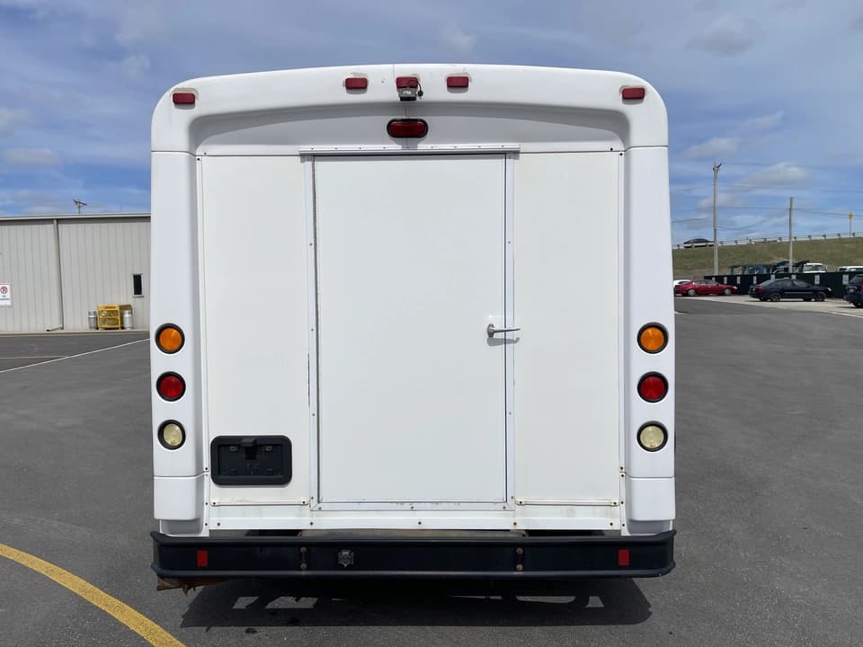 2018 Ford E350 Glaval - Image 4