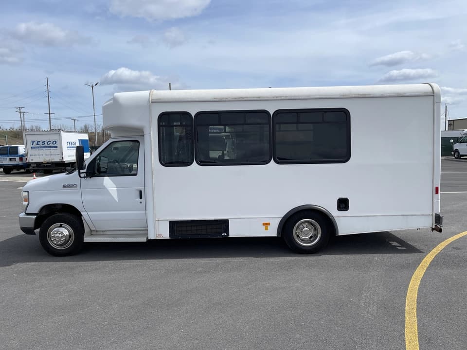 2018 Ford E350 Glaval - Image 6