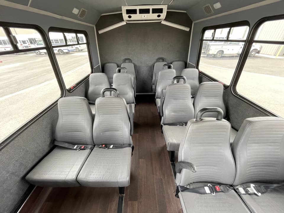 2018 Ford E350 Glaval - Image 9