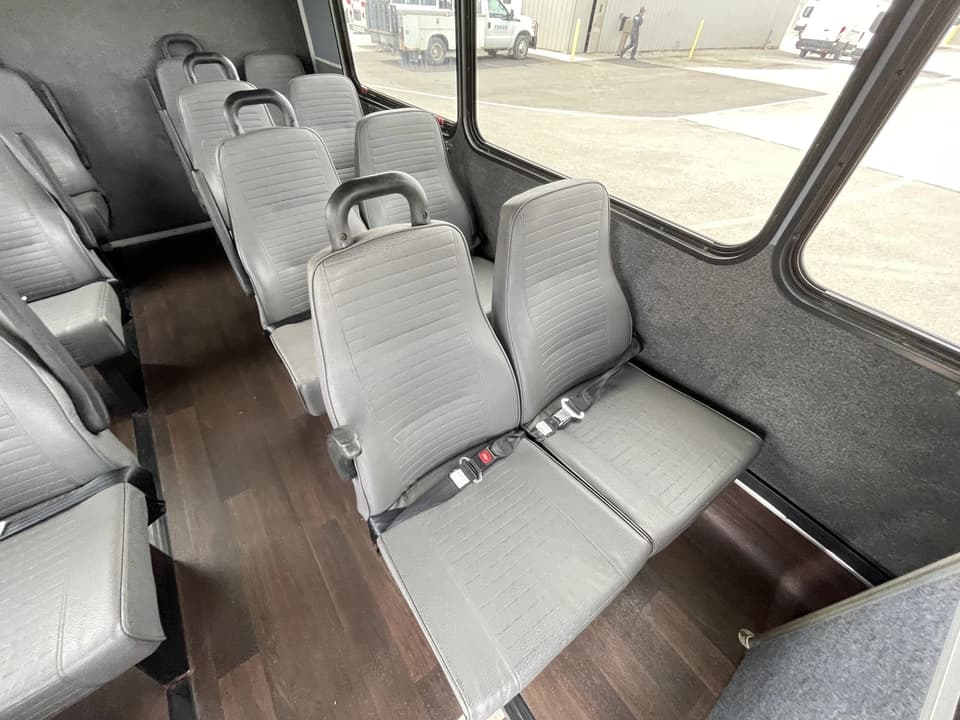 2018 Ford E350 Glaval - Image 10