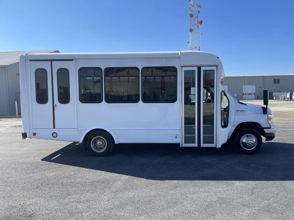 2019 Ford E350 Startrans - Image 2