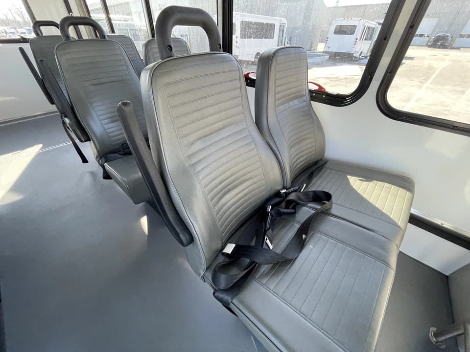 2019 Ford E350 Startrans - Image 10