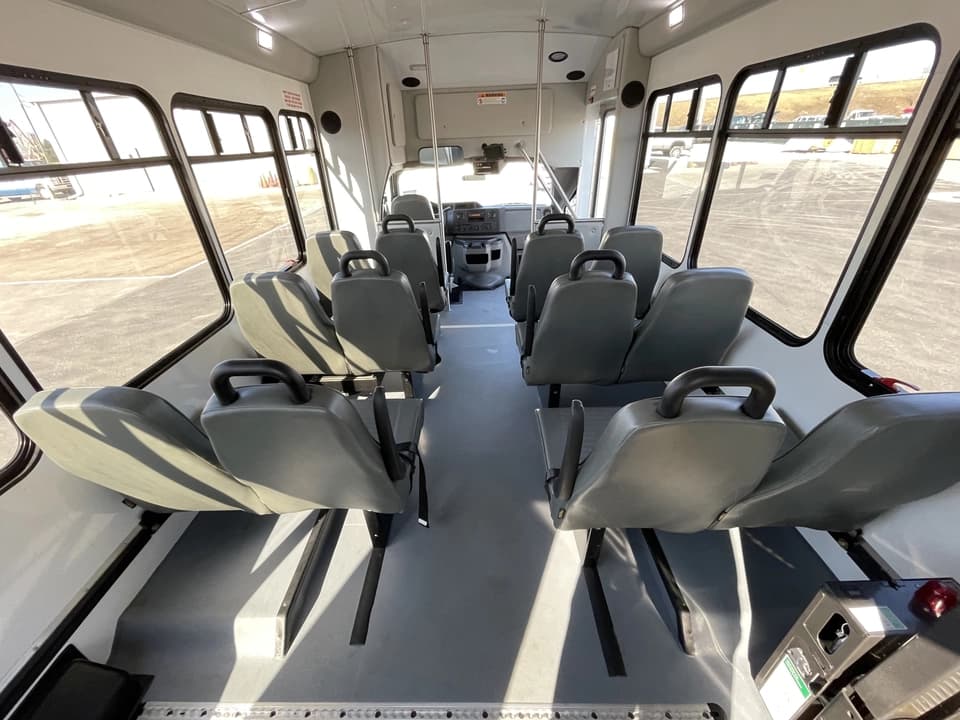 2019 Ford E350 Startrans - Image 12