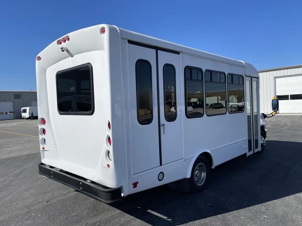 2019 Ford E350 Startrans - Image 4