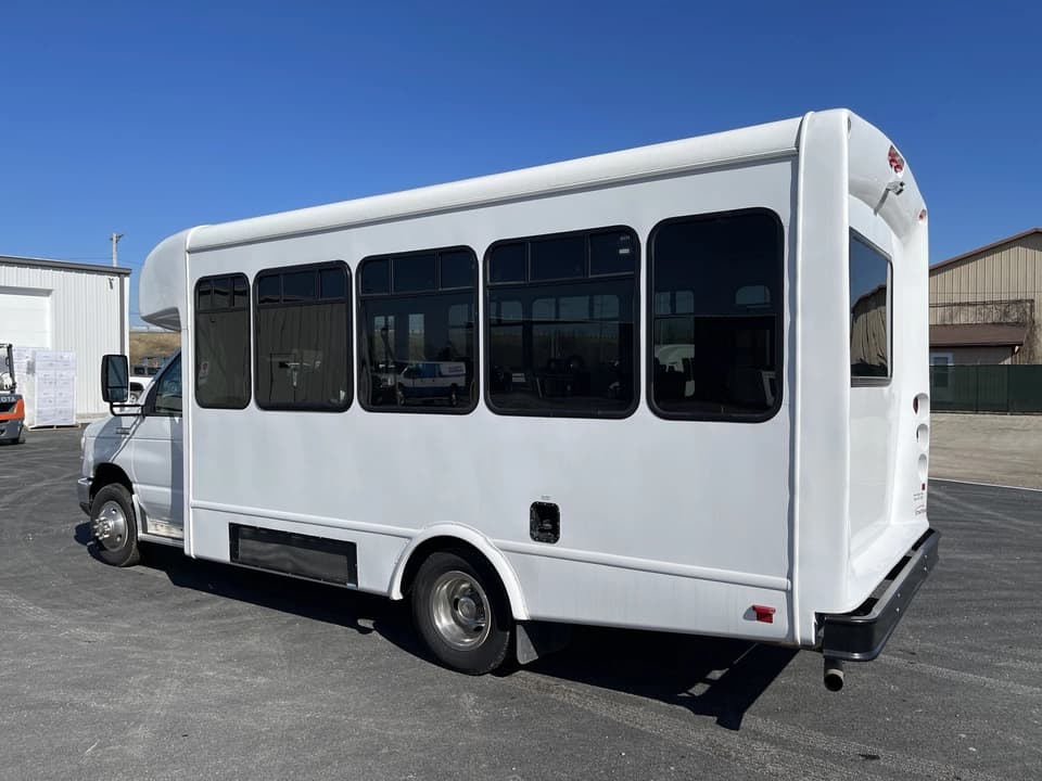 2019 Ford E350 Startrans - Image 5