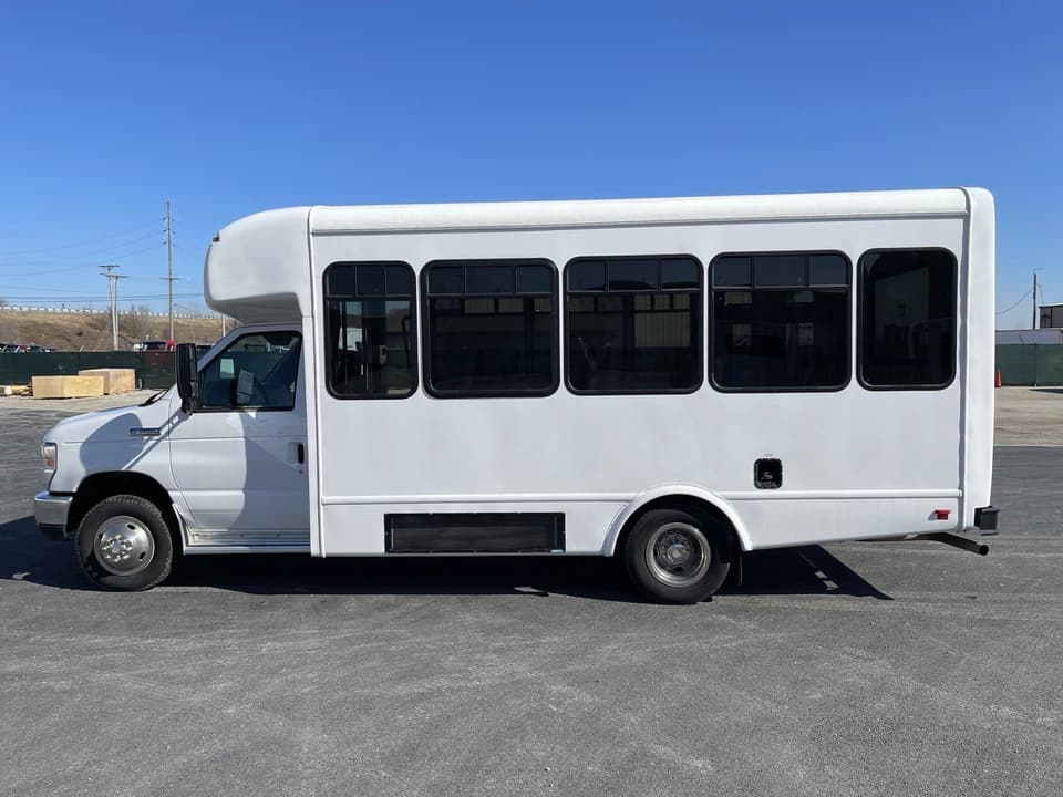 2019 Ford E350 Startrans - Image 6