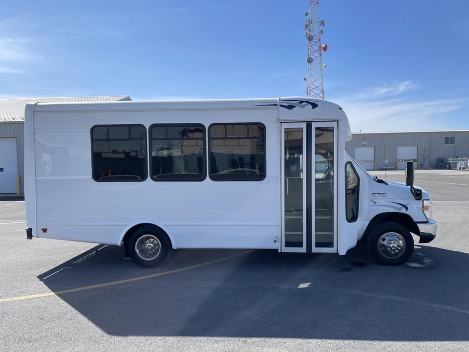 2019 Ford E350 Starcraft Shuttle Bus - Image 2