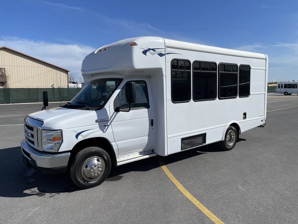 2019 Ford E350 Starcraft Shuttle Bus - Image 8