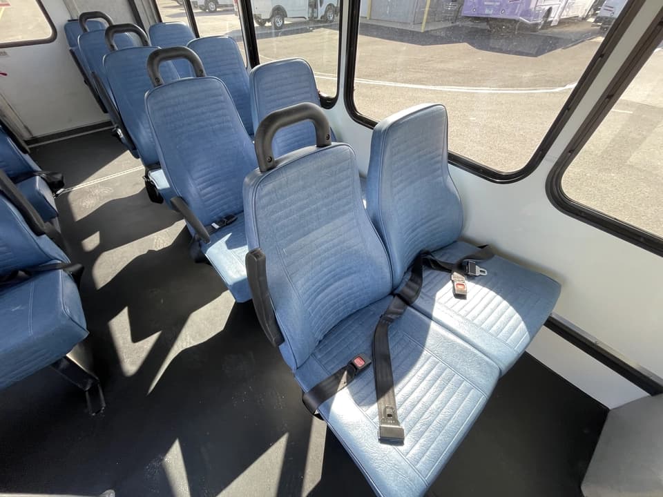 2017 Ford E450 StarTrans Shuttle Bus - Image 11
