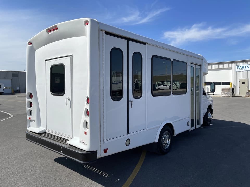 2017 Ford E450 StarTrans Shuttle Bus - Image 4