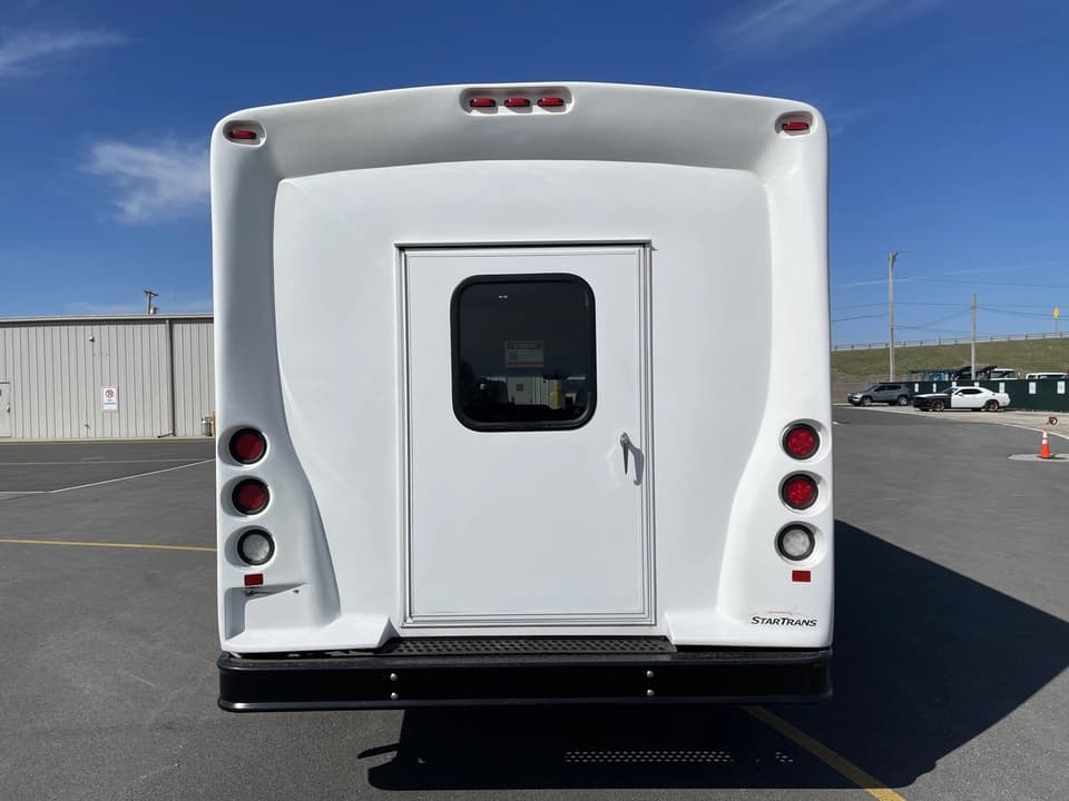 2017 Ford E450 StarTrans Shuttle Bus - Image 5