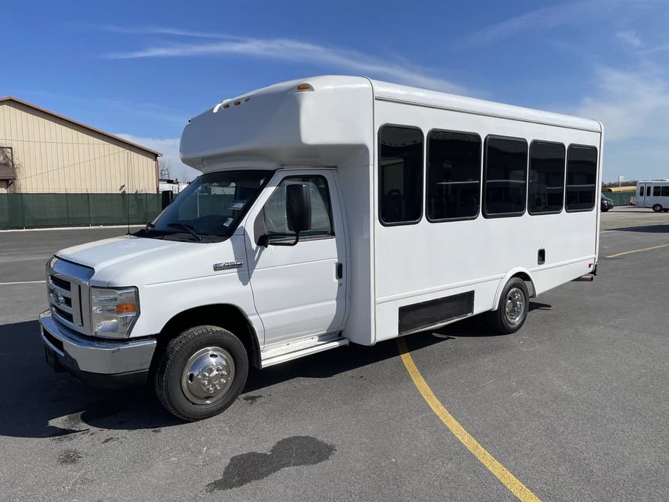 2017 Ford E450 StarTrans Shuttle Bus - Image 8