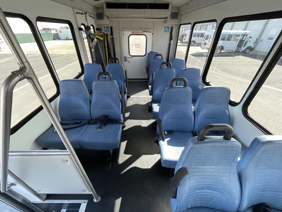2017 Ford E450 StarTrans Shuttle Bus - Image 10