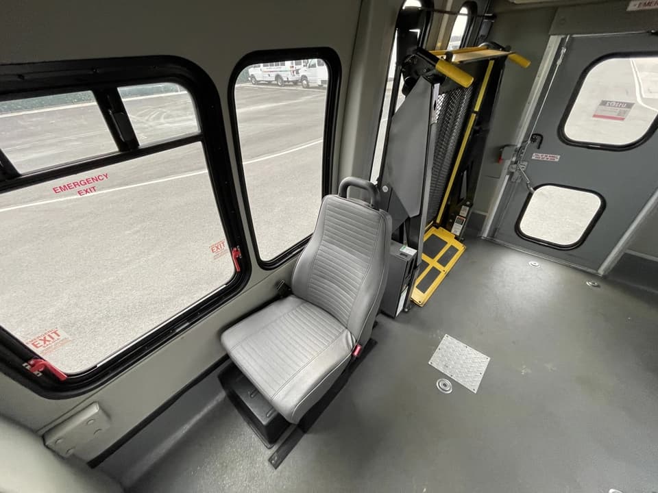 2017 Ford E350 Turtle Top Shuttle Bus - Image 12