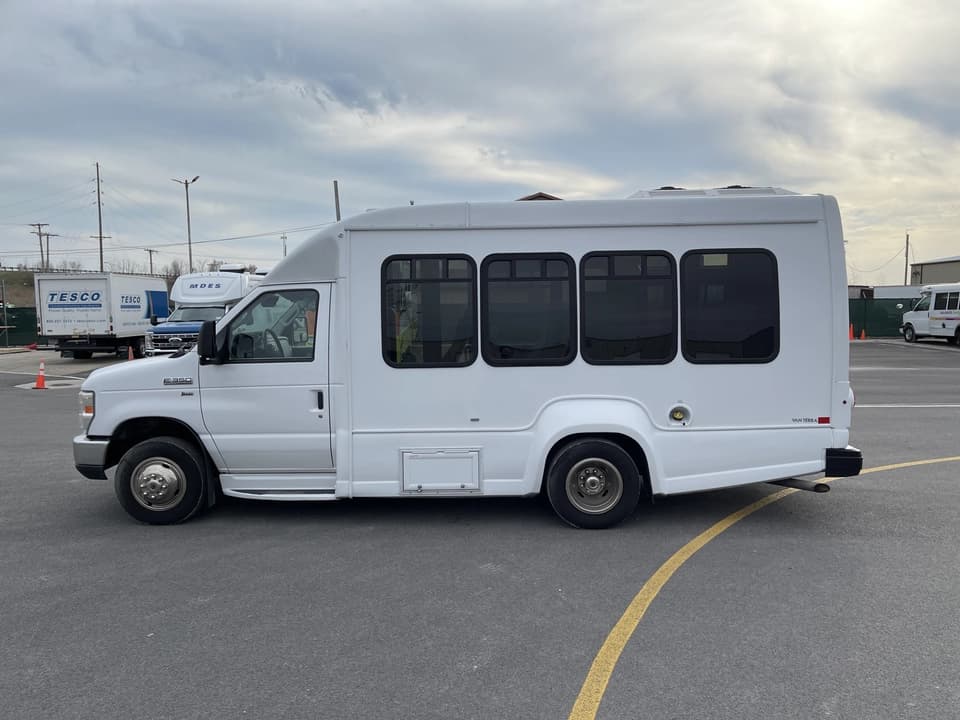 2017 Ford E350 Turtle Top Shuttle Bus - Image 7