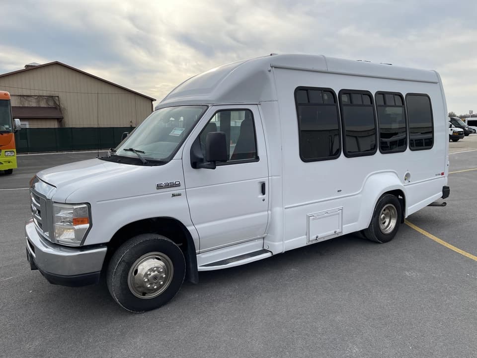 2017 Ford E350 Turtle Top Shuttle Bus - Image 8