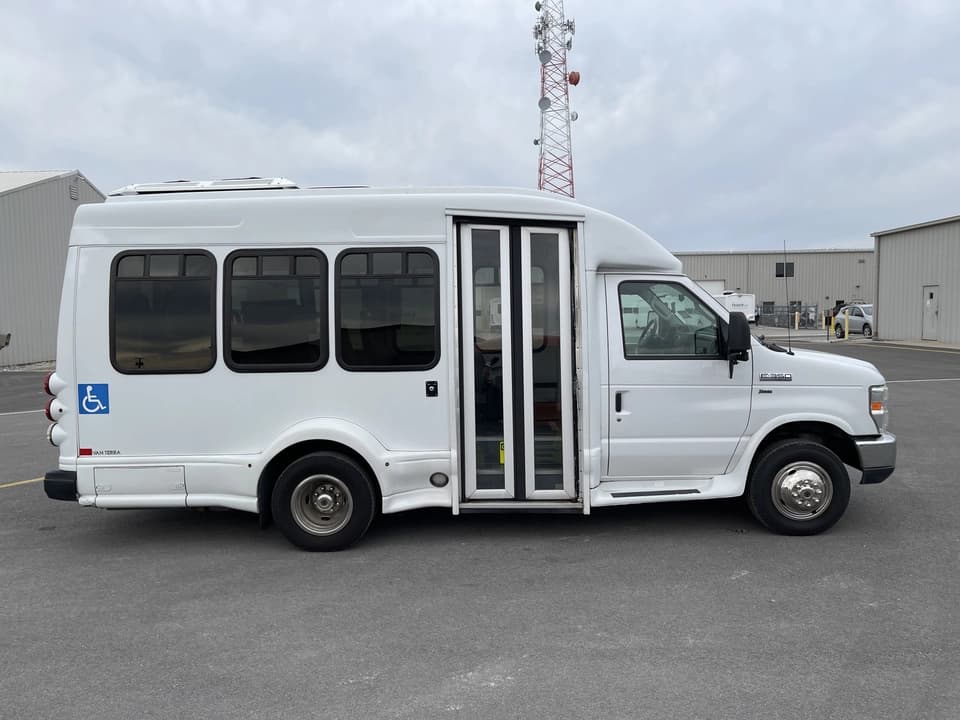 2017 Ford E350 Turtle Top Shuttle Bus - Image 2