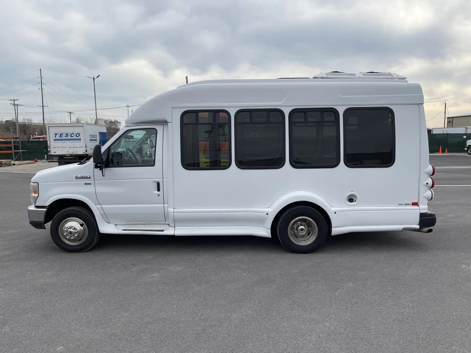 2017 Ford E350 Turtle Top Shuttle Bus - Image 7