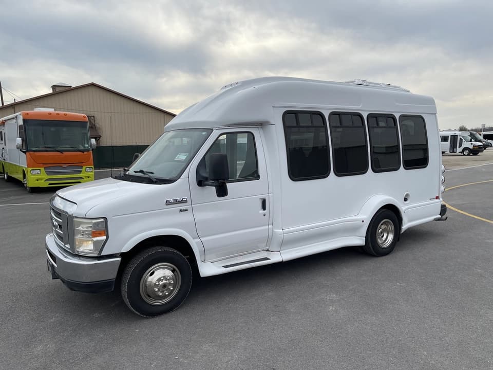 2017 Ford E350 Turtle Top Shuttle Bus - Image 8