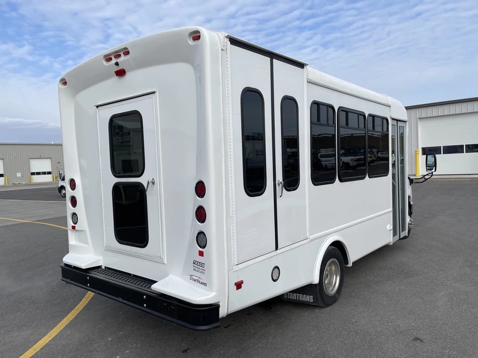 2022 Ford E450 StarTrans Shuttle Bus - Image 4