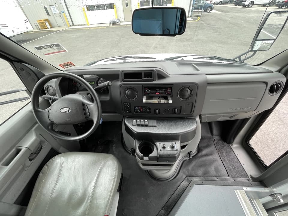 2019 Ford E350 Elkhart Coach Shuttle Bus - Image 11
