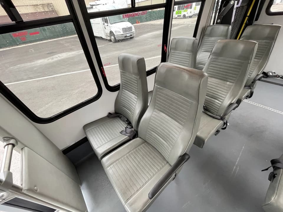 2019 Ford E350 Elkhart Coach Shuttle Bus - Image 9