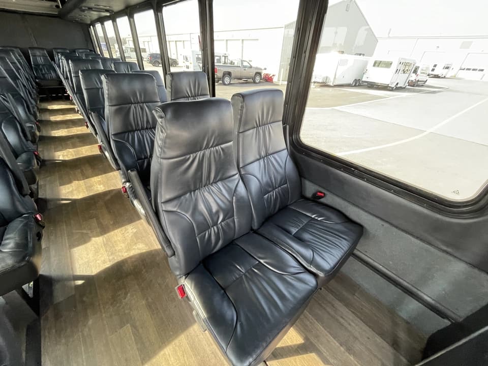 2022 Freightliner StarTrans Shuttle Bus - Image 9