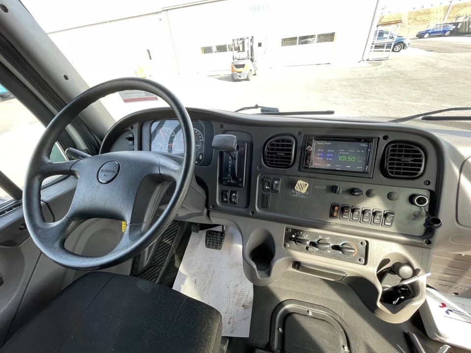 2022 Freightliner StarTrans Shuttle Bus - Image 12