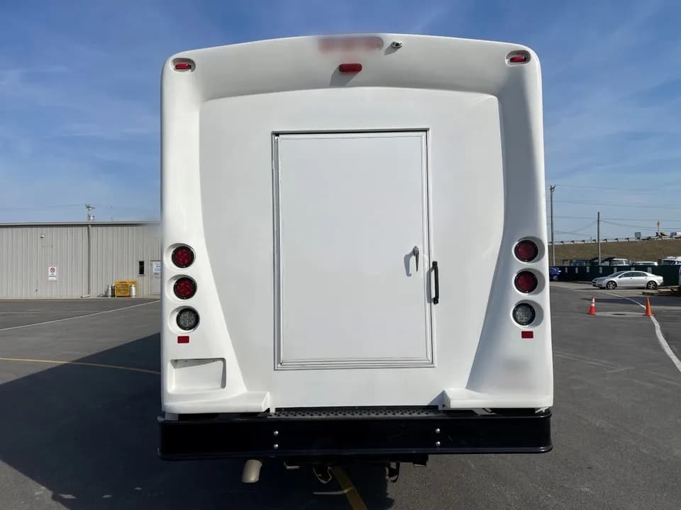 2022 Freightliner StarTrans Shuttle Bus - Image 4