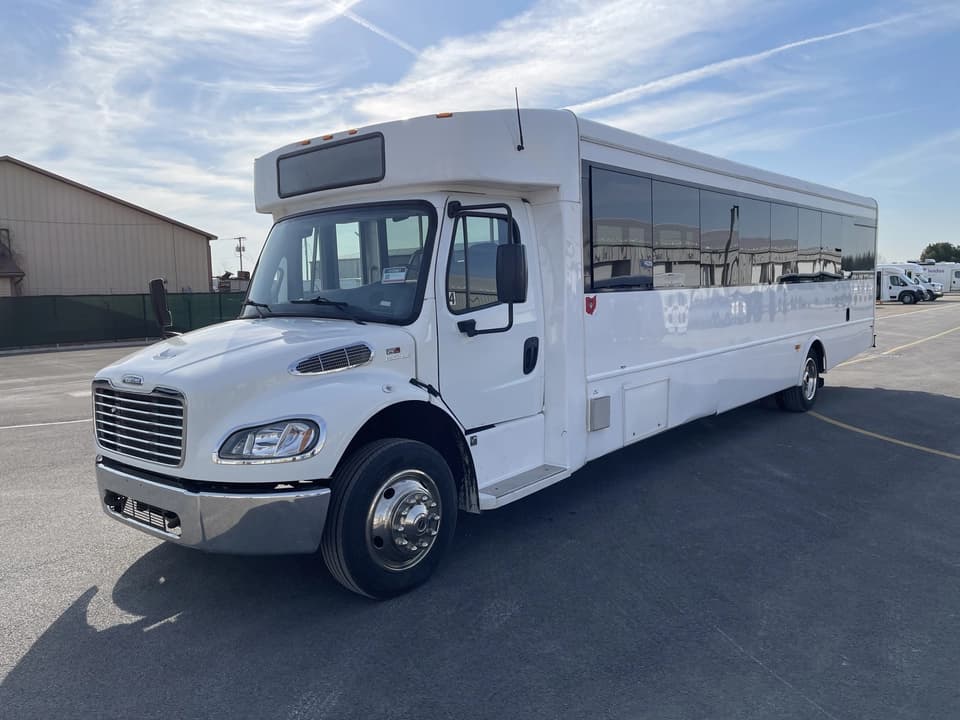 2022 Freightliner StarTrans Shuttle Bus - Image 6