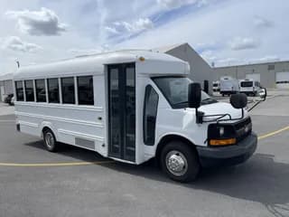 2015 Chevrolet Express 4500 bus