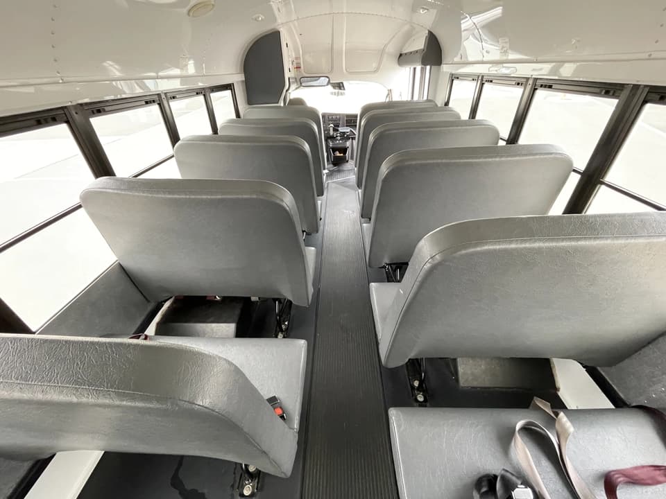 2015 Chevrolet Express 4500 Trans Tech Shuttle Bus - Image 11