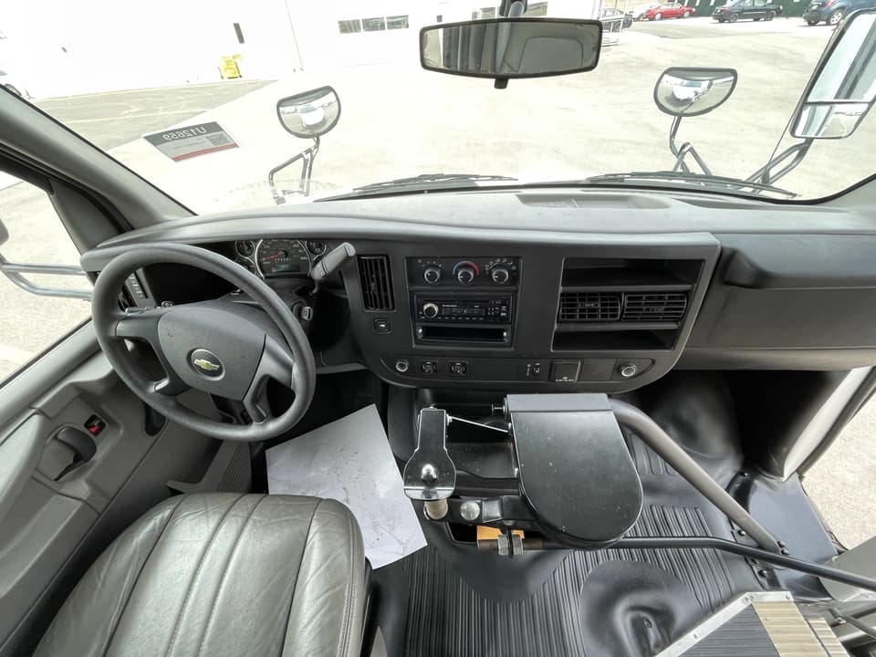 2015 Chevrolet Express 4500 Trans Tech Shuttle Bus - Image 12