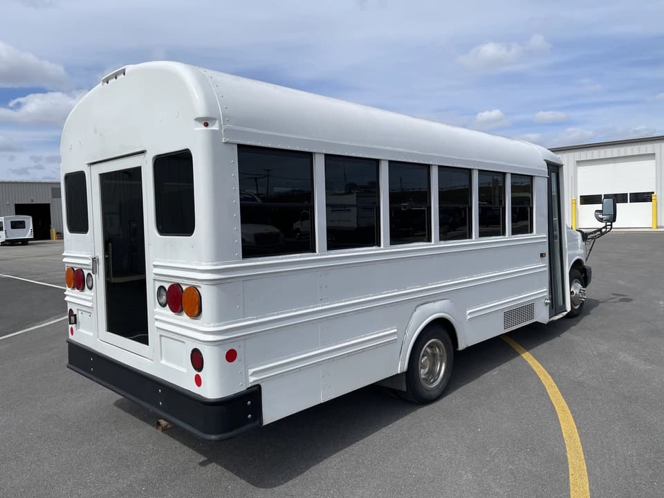 2015 Chevrolet Express 4500 Trans Tech Shuttle Bus - Image 3