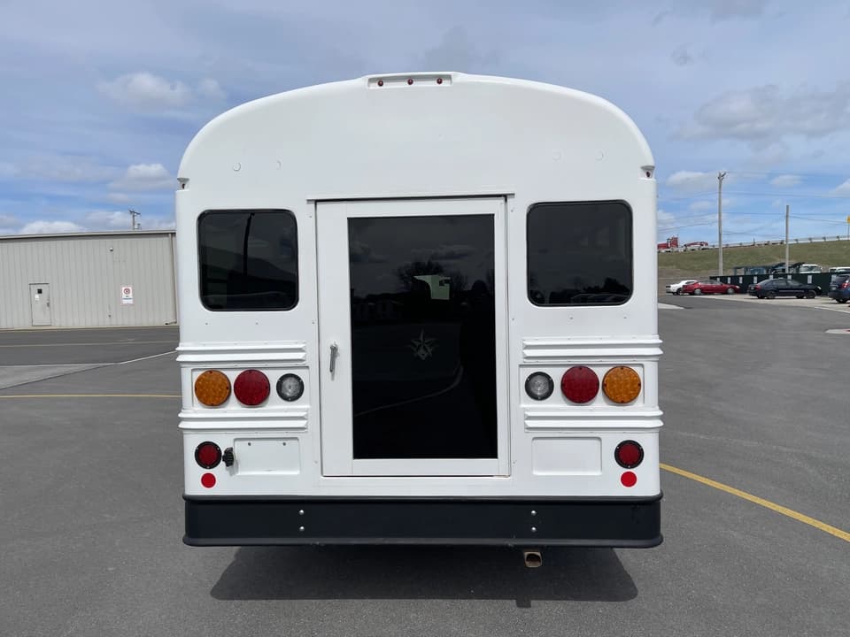 2015 Chevrolet Express 4500 Trans Tech Shuttle Bus - Image 4