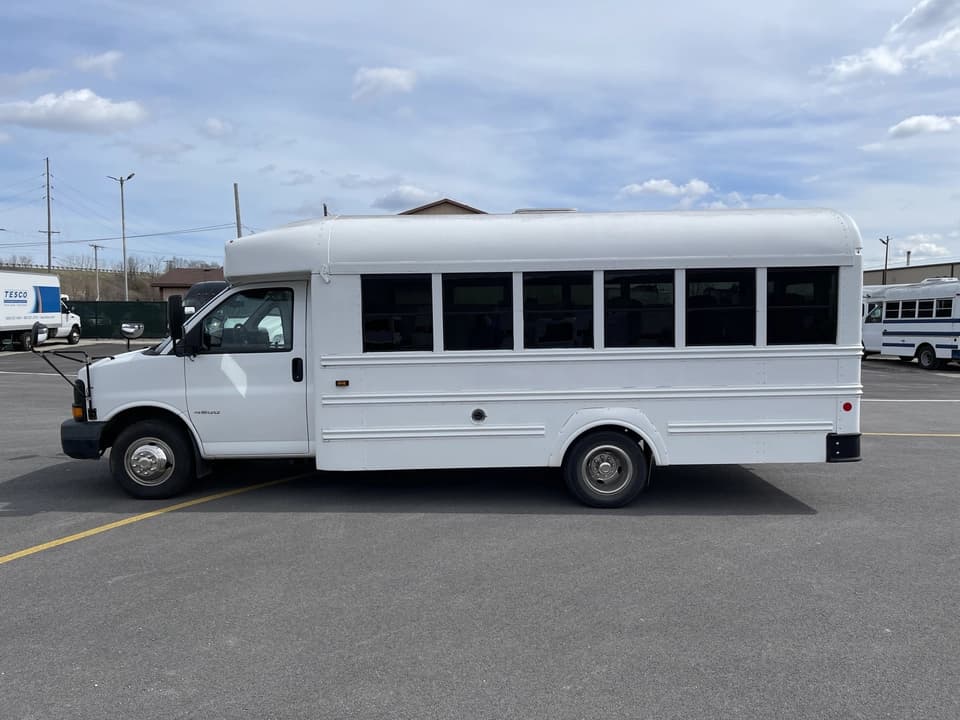 2015 Chevrolet Express 4500 Trans Tech Shuttle Bus - Image 5