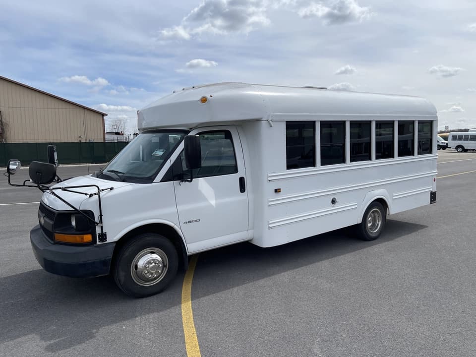 2015 Chevrolet Express 4500 Trans Tech Shuttle Bus - Image 6