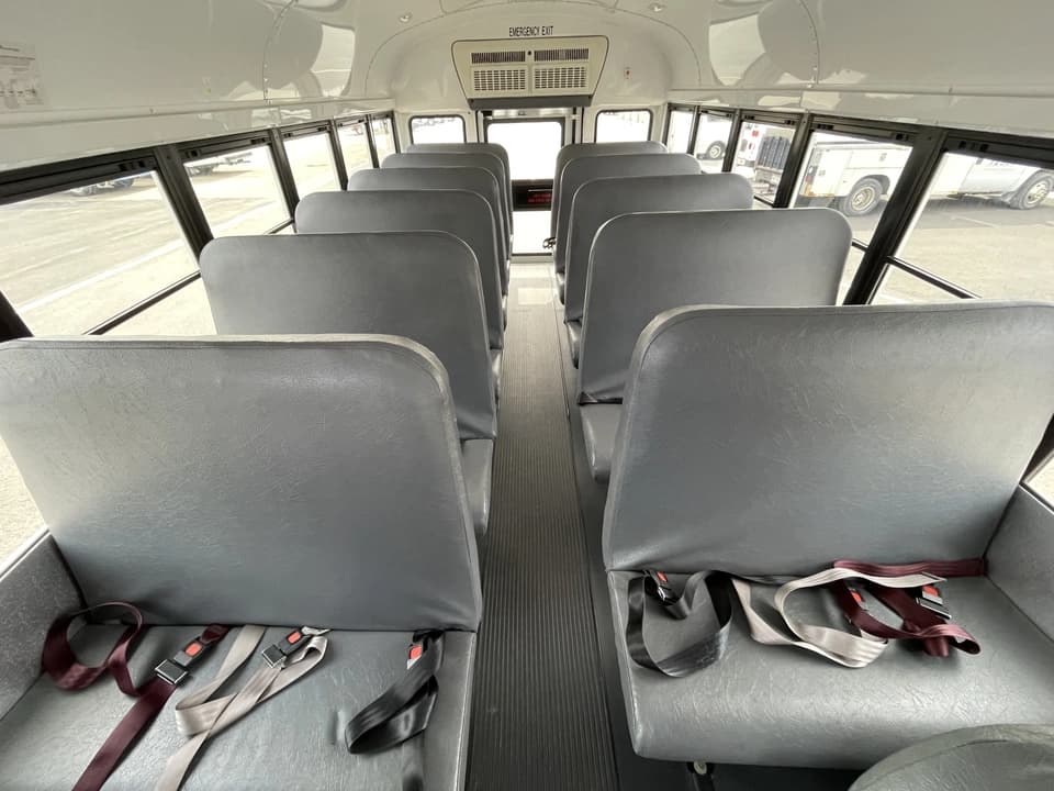 2015 Chevrolet Express 4500 Trans Tech Shuttle Bus - Image 8