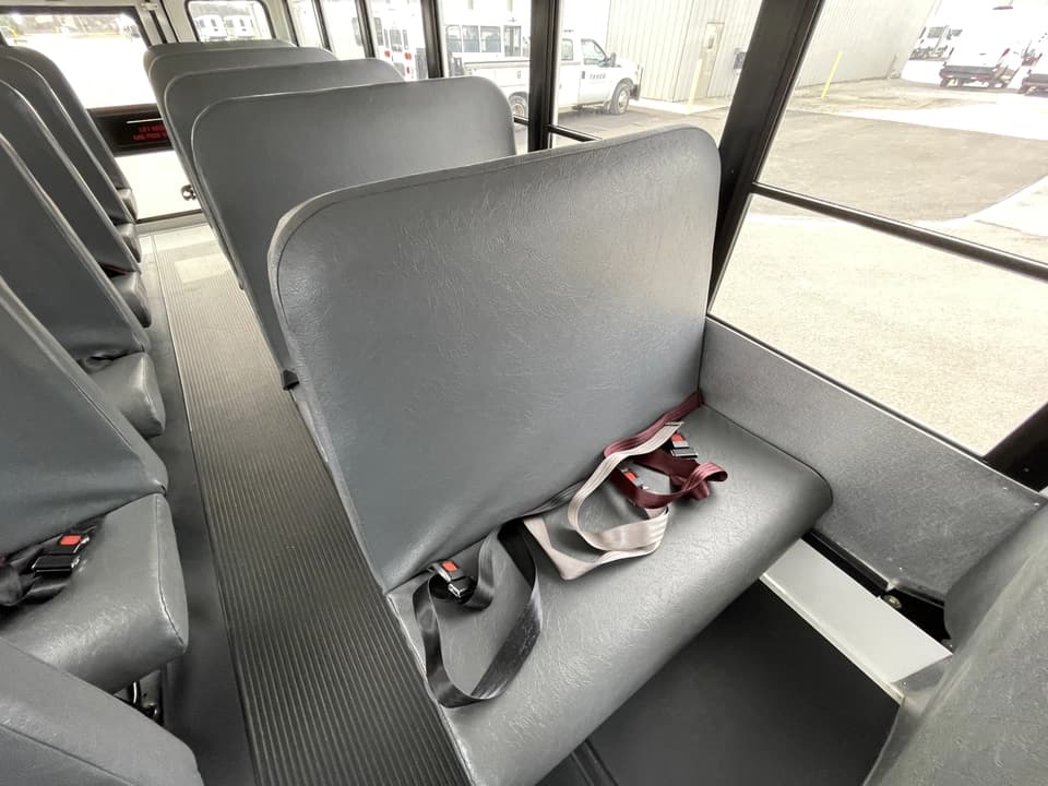 2015 Chevrolet Express 4500 Trans Tech Shuttle Bus - Image 9