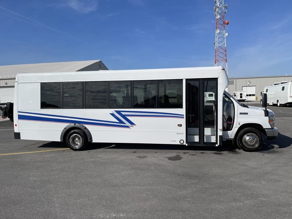 2019 Ford E450 Girardin Shuttle Bus - Image 2
