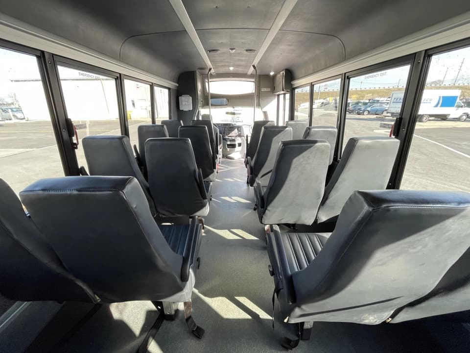 2019 Ford E450 Girardin Shuttle Bus - Image 11