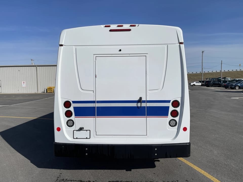 2019 Ford E450 Girardin Shuttle Bus - Image 4